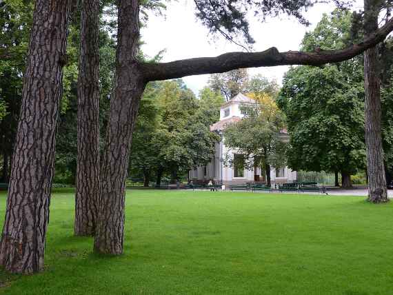 Innsbrucker Hofgarten mit Musikpavillon