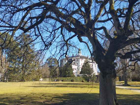 Blick auf Schloss Ambras
