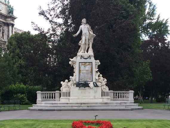 Mozartenkmal im Burggarten