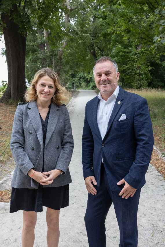 Frau Völk und Herr Panholzer beim Steilweg in Schönbrunn