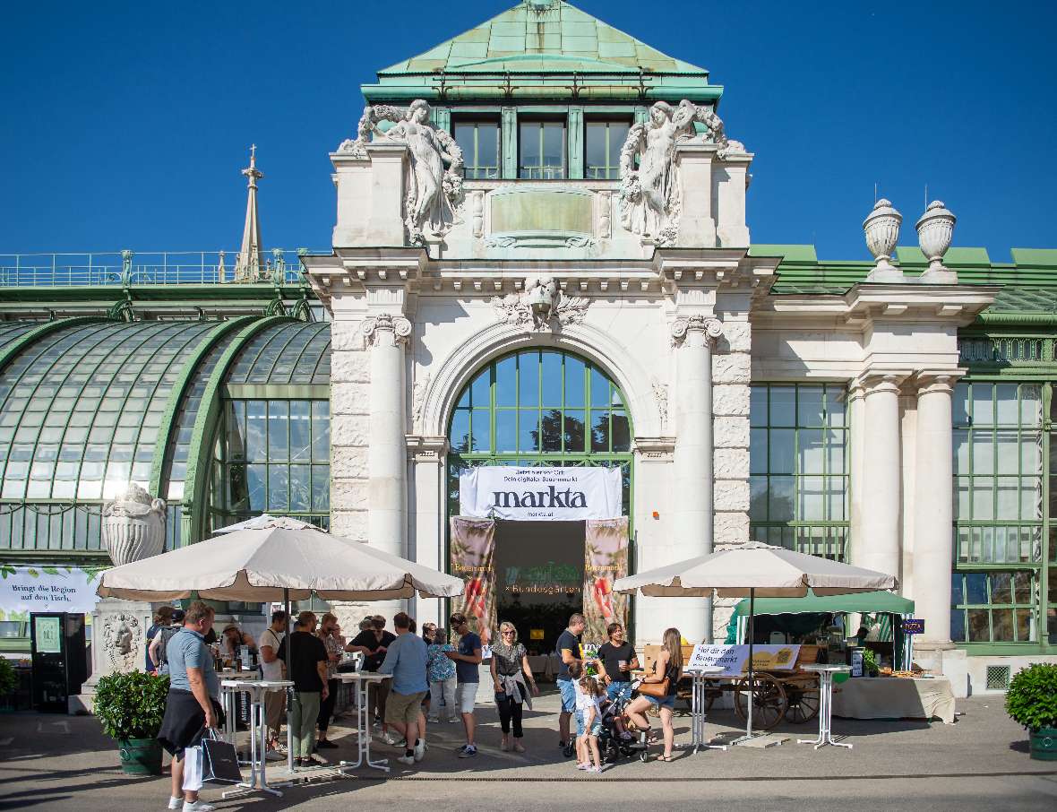 Markt und Palmenhaus Außenansicht