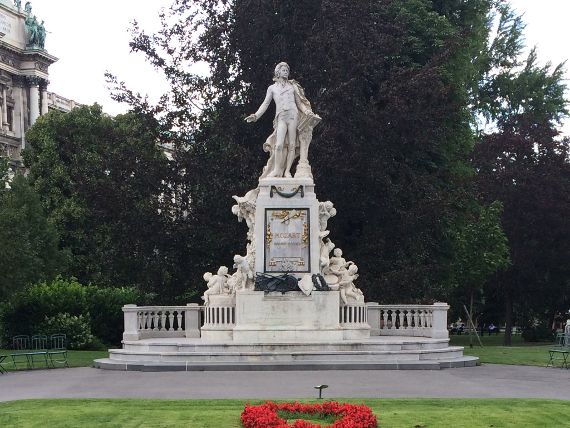 Mozartenkmal im Burggarten
